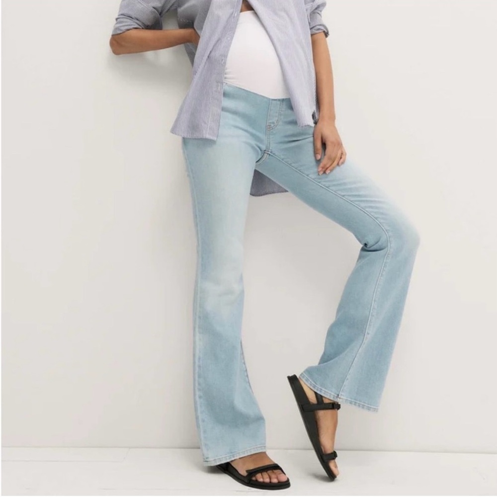 COPY - HATCH Collection Over the Bump Maternity Flare Jeans - Ultralight Wash 25